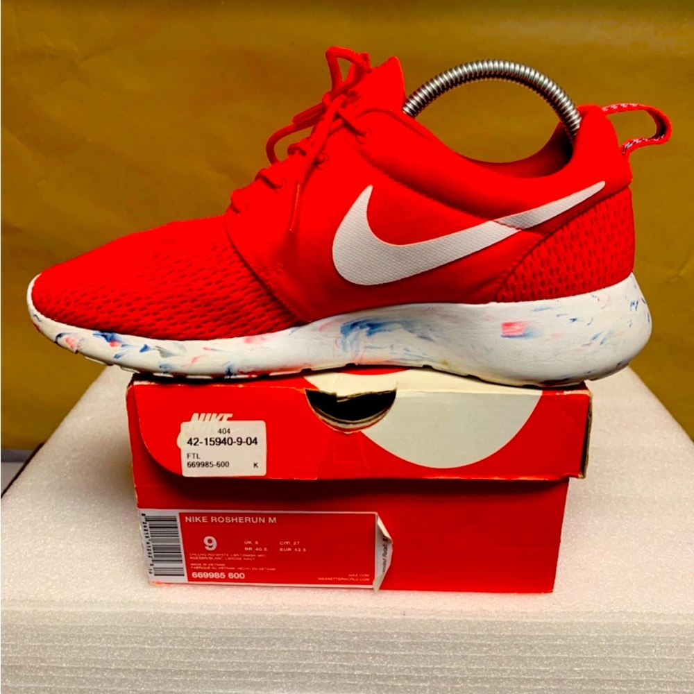 Size 9 - Nike Roshe Run - Marble Red